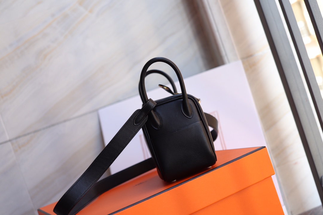 에르메스 미니 린디백19 블랙 금장 스위프트